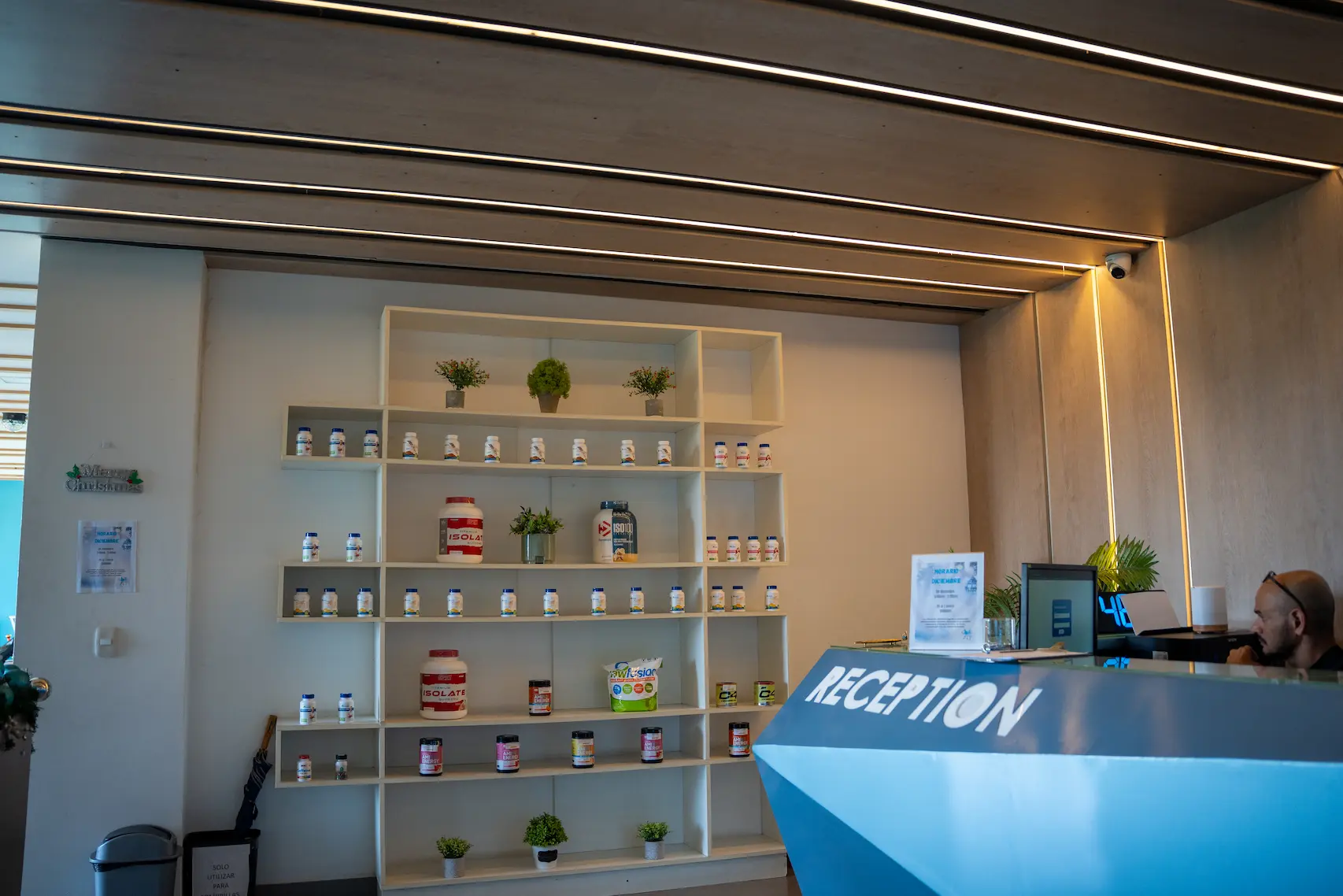 Recepcion y exhibicion de suplementos en Balance Fit